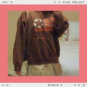 BROWN LOGO HOODIE 🧸